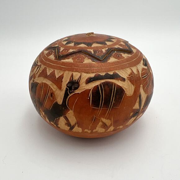 Vintage Hand Carved Peruvian Gourd Box Folk Art Llama Farmer Trinket Artisan - Picture 2 of 9